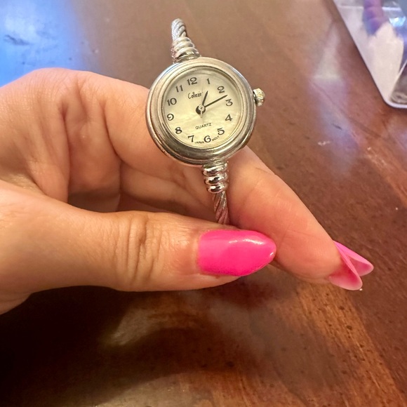 Vintage Silver Watch with Twisted Band - Picture 2 of 4